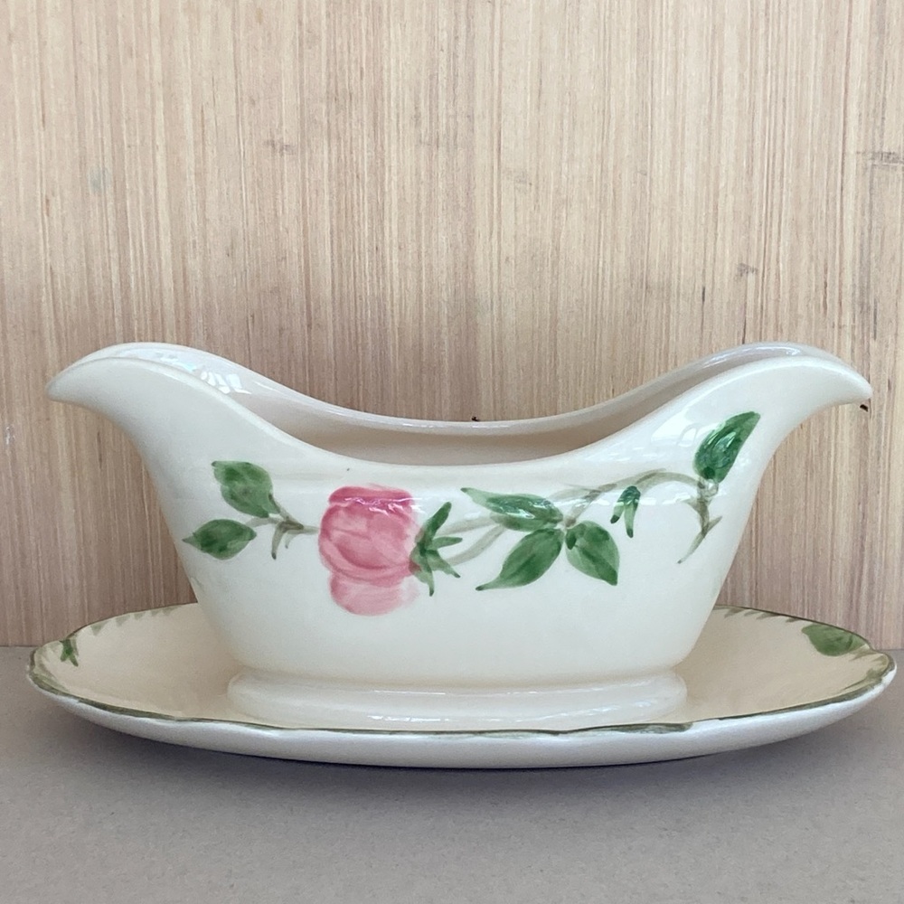 ‼️SOLD‼️Vintage (‘73) Franciscan Desert Rose Gravy Boat
Made in the USA